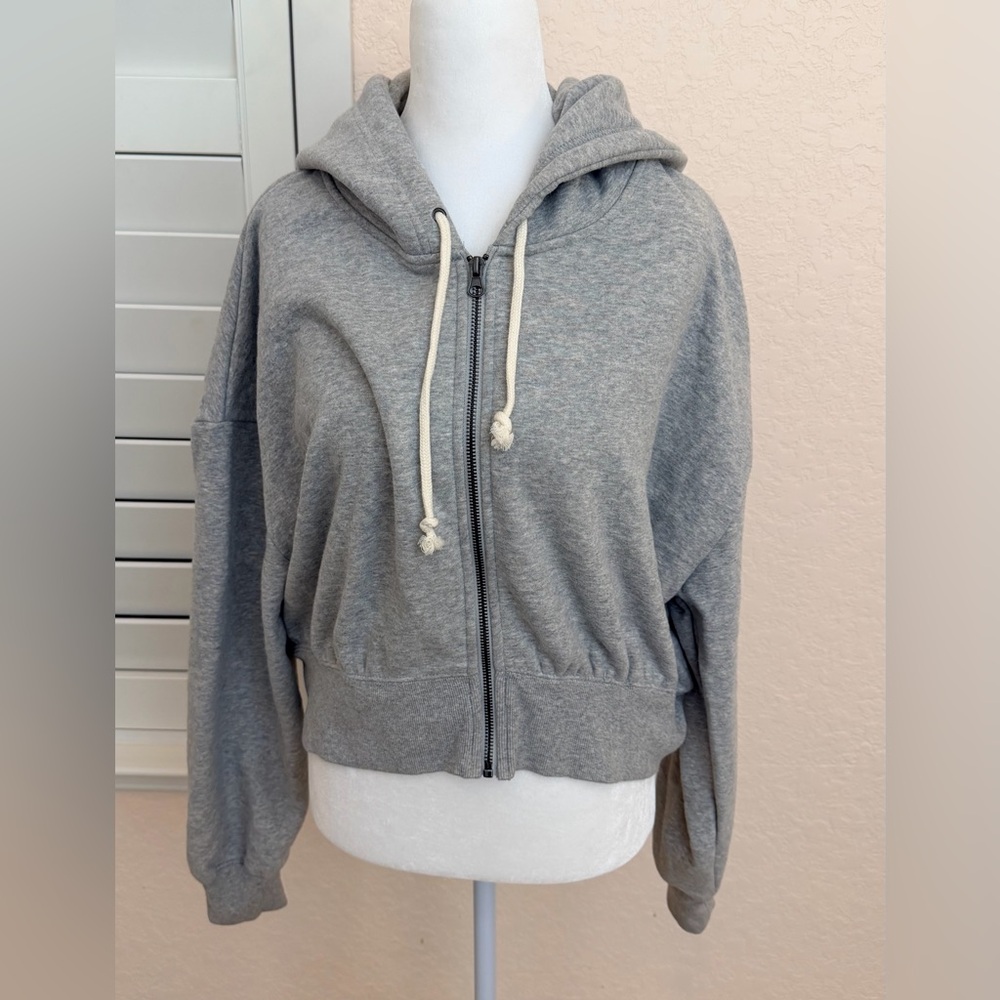 BDG Women’s Cropped Light Gray Hoodie with Full Zipper by Urban Outfitters Large